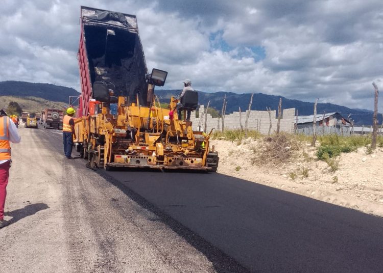 Obras viales y educativas encabezan la ejecución presupuestaria en Bahoruco durante los primeros seis meses del año.