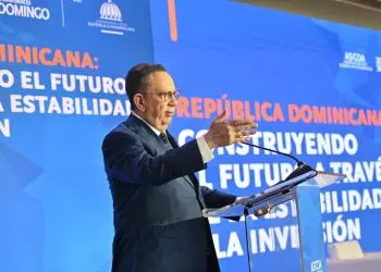 El gobernador destacó en la segunda Latin American Cities Conference, que República Dominicana ha mantenido una estabilidad cambiaria, con una tasa de depreciación promedio anual entre 3% y 4% en los últimos 15 años.