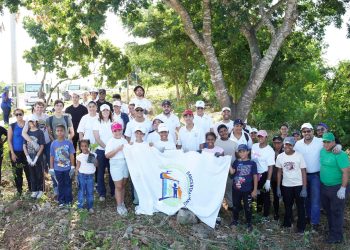 Los voluntarios se trasladaron a la avenida Ecológica Profesor Juan Bosch, en el sector Brisas del Este, del municipio Santo Domingo Este.