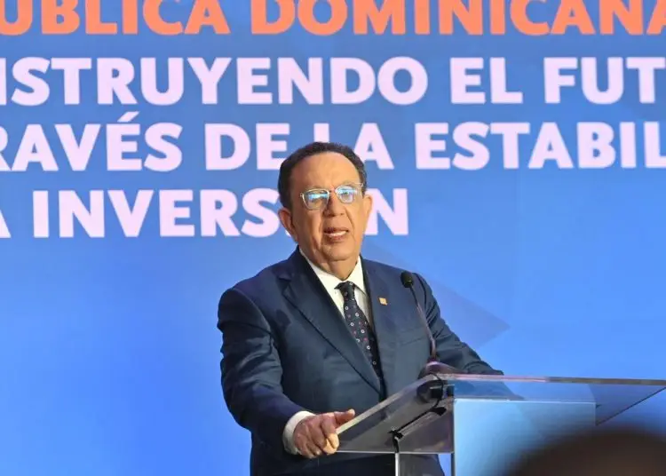 Valdez Albizu indicó que para el año 2025, se proyecta que la inversión extranjera directa podría superar los US$4,700 millones.