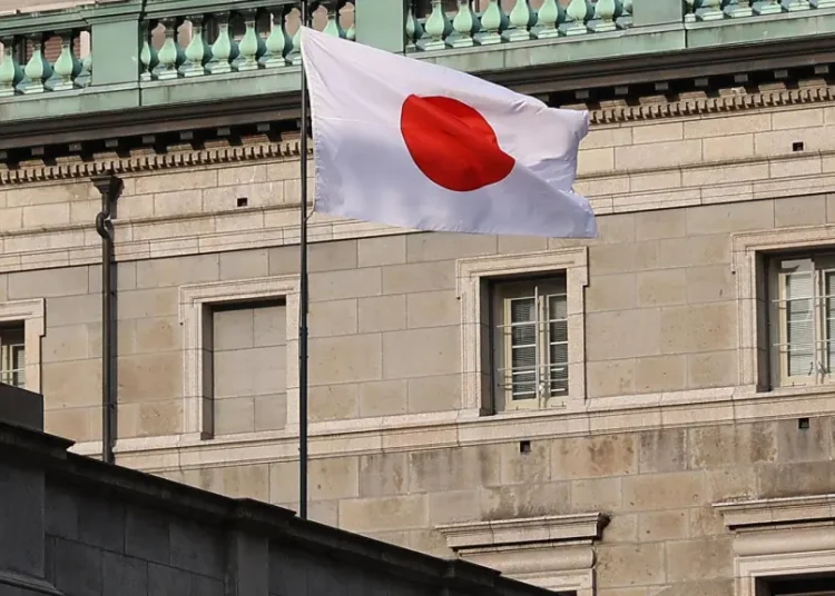 La institución considera necesario prestar la debida atención a la evolución de los mercados financieros y cambiarios y a su impacto en la actividad económica y los precios de Japón.