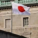 La institución considera necesario prestar la debida atención a la evolución de los mercados financieros y cambiarios y a su impacto en la actividad económica y los precios de Japón.