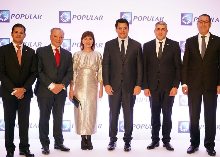 De izquierda a derecha, los señores David Llibre, Frank Rainieri, Jessica Simpson, David Collado, Zurab Pololikashvili y Juan Manuel Martín de Oliva.