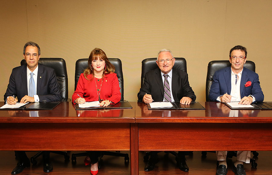 José Mármol, vicepresidente ejecutivo de Relaciones Públicas y Comunicaciones del Banco Popular; Antonia Antón de Hernández, vicepresidente ejecutiva de Recursos Humanos, Sistemas y Procesos y Gestión de Calidad; Yvon Desportes, director de Relaciones Internacionales  de Montpellier Business School y Joan Giacinti, presidente de la Junta Directiva de la Cámara de Comercio e Industria Franco Dominicana.