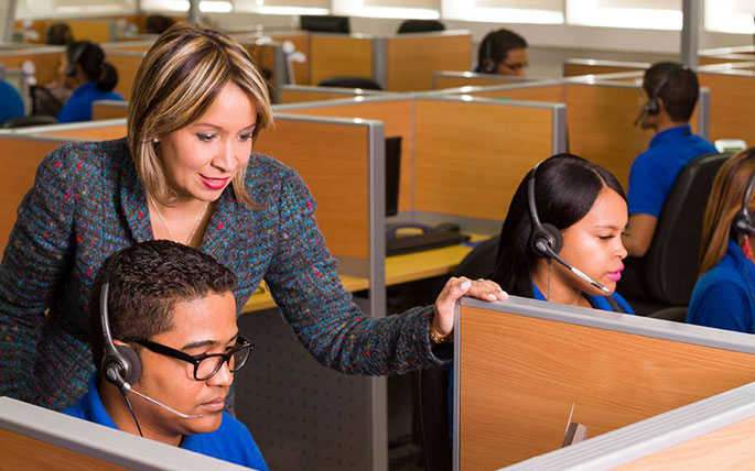 Entre quienes logranrealizar una especialización, el 63.6% son mujeres, mientras que el 36.4% son hombres.