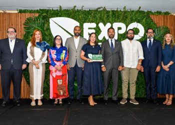 Eduardo Valcárcel, Indira Lorenzo, Elizabeth Mena, Samuel Sena, Alieska Díaz, Persio Maldonado, Francisco Valdez, Peter Read y Penelope Mejía.
