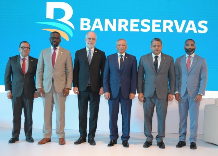 La actividad contó con la presencia de funcionarios gubernamentales, legisladores, empresarios, clientes, relacionados y ejecutivos de Banreservas.