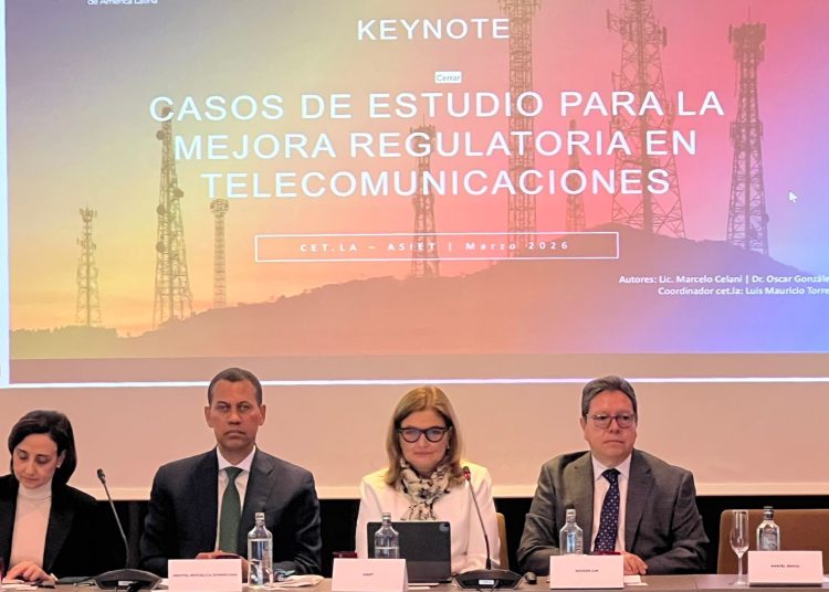 Gómez Mazara se refirió igualmente a las perspectivas de modernización del marco normativo de las telecomunicaciones en el país.