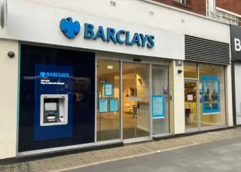 En el último ejercicio, Barclays destinó un total de £1,982 millones (€2,377 millones) a provisionar el riesgo de crédito.- Fuente externa.