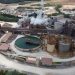 Este es el segundo convenio colectivo que firman los directivos de Barrick con el sindicato de trabajadores, el cual incluye beneficios adicionales al que se estableció hace dos años, entre los que se destacan: Aumento de un 55% del subsidio de alimentación y transporte, que pasa de RD$7,500 a RD$12,250. - Fuente externa.