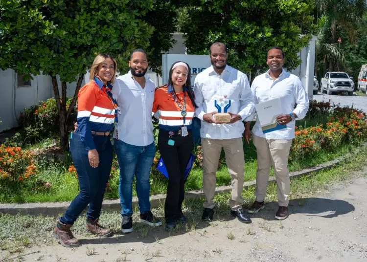 Las empresas reconocidas fueron Ovando Tours, Constructora Rizek, Codemon, Presecon, DAC Metal, Maimón Taxi, ConstrucZambrana, Aderca, Welmis Castro y Luis Manuel Durán.
