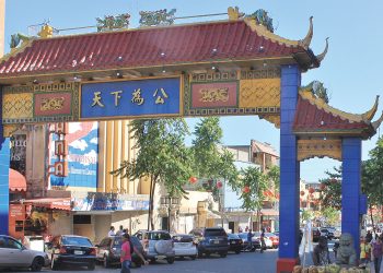 Ante las acusaciones de competencia desleal, los empresarios chinos piden que se realicen fiscalizaciones equitativas para todos los comercios.