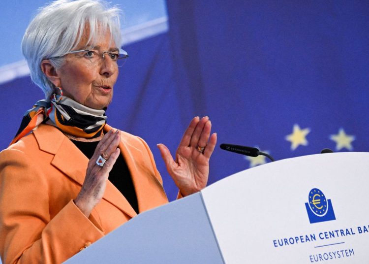 El BCE "está determinado a asegurar que la inflación se estabiliza de manera sostenible en su objetivo a medio plazo del 2%".