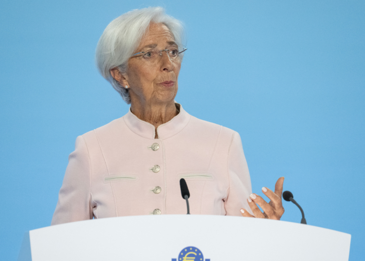 Lagarde ha animado a realizar reformas fiscales y estructurales que incrementen el crecimiento potencial del PIB y reduzcan las presiones inflacionistas en el medio plazo.