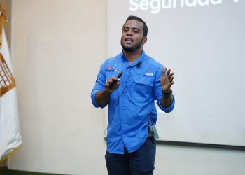 El ingeniero civil, Aníbal Germoso, presidente de la plataforma Accidentes RD, imparte charla motivacional sobre educación vial “En marcha segura”.