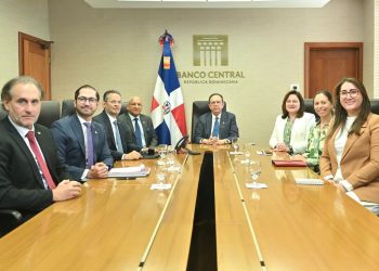 Destaca que “la economía dominicana generó divisas por unos US$43,800 millones durante el 2024, y se proyecta que en 2025 generaría divisas en torno a US$45,900 millones".