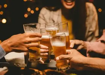 En la sección de bebidas alcohólicas, la cerveza continúa siendo la más consumida.