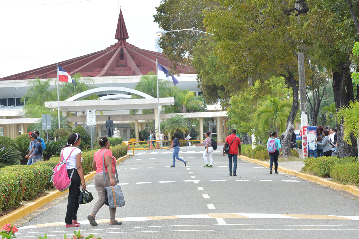 becas estudiantes uasd