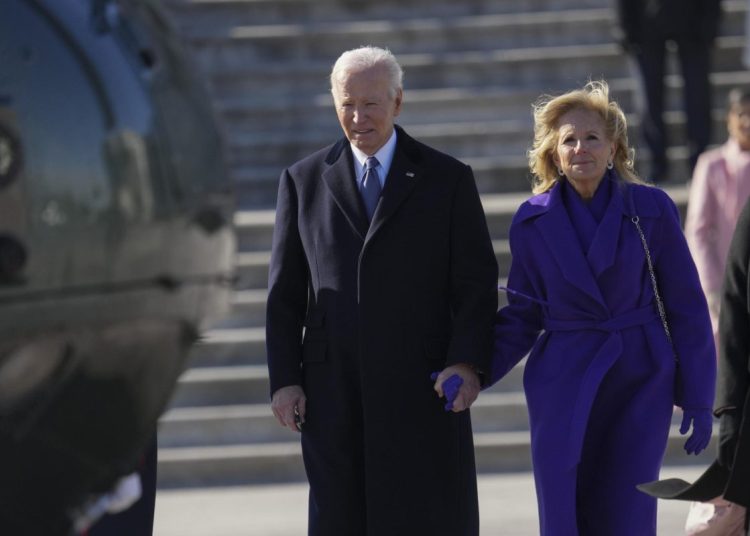 Los Biden comenzaron el día recibiendo en la Casa Blanca a Trump y su esposa, Melania, para acompañarlos al Capitolio.
