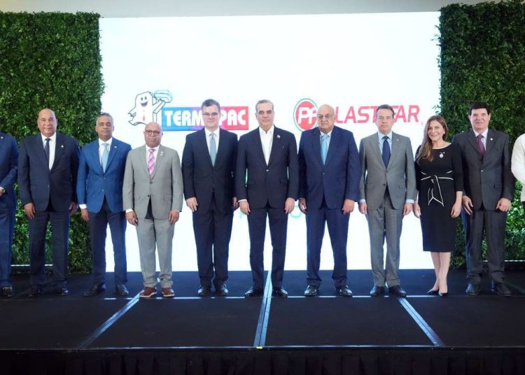 Alexis Victoria Yeb, Bautista Rojas Gómez, Joel Santos, Alfredo Pacheco, Manuel Díez, Luis Abinader, Alejandro Farach, Victor -Ito- Bisono, Carolina Mejía, Julio Virgilio Brache y Pablo Ulloa.