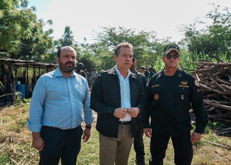 "Quien atente contra la seguridad de nuestra gente se enfrentará a la firmeza de este gobierno", aseguró el ministro Bisonó.