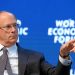 Larry Fink, CEO de BlackRock, durante una entrevista en la que alertó sobre el impacto del alza del petróleo en la economía global.