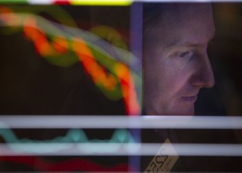 El Euro Stoxx50, índice en el que cotizan las empresas europeas de mayor capitalización, baja un ligero 0.03%.