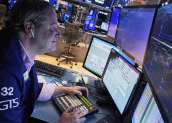 El Euro Stoxx50, índice en el que cotizan las empresas europeas de mayor capitalización, también sube el 1.30%.