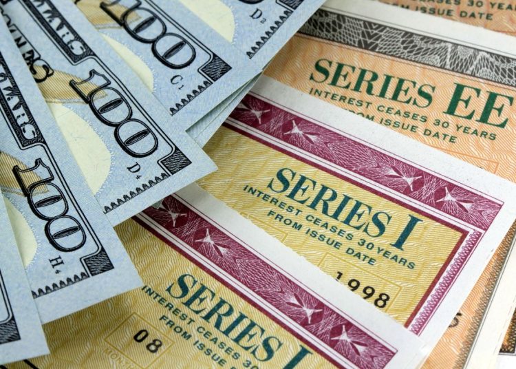 Los rendimientos de los bonos del Tesoro estadounidenses repuntaban este lunes hasta un 4%.