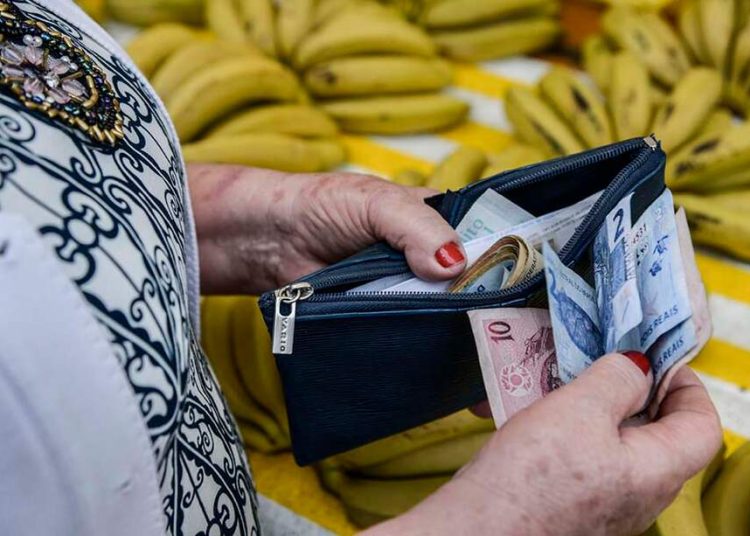 El Gobierno prevé que la economía brasileña crecerá un 3.3% en 2024.