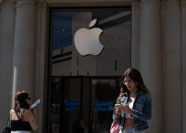 Las autoridades comunitarias también pueden, en una etapa posterior, imponer multas o pagos periódicos en caso de que constate que la compañía sigue incumpliendo la ley.