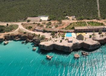 Además, destaca el potencial de proyectos de desarrollo como el West Cape Cabo Rojo y el Máster Plan de Pedernales para impulsar el turismo y la economía de la región.