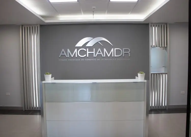 Amchamdr reiteró que su compromiso es trabajar en conjunto para construir un marco regulatorio que fomente la sostenibilidad ambiental.