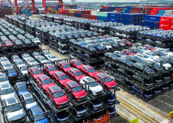 Las medidas entrarán en vigor a partir del 1 de octubre de 2024, e incluirán a automóviles de pasajeros, camiones, autobuses y furgonetas de reparto eléctricos y algunos híbridos.