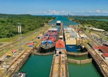 El canal de Panamá fue construido por EE.UU., que lo inauguró en 1914 y lo administró hasta su traspaso total al Estado panameño el 31 de diciembre de 1999.