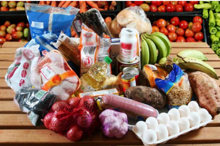 Abinader sostuvo que más de 35,000 productos fueron decomisados, incinerados, triturados y destruidos por no estar aptos para el consumo humano.