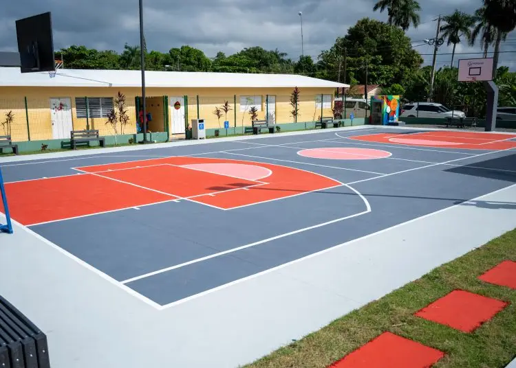 El Banco Popular invirtió RD$9.6 millones en la renovación del espacio deportivo y sus instalaciones complementarias.
