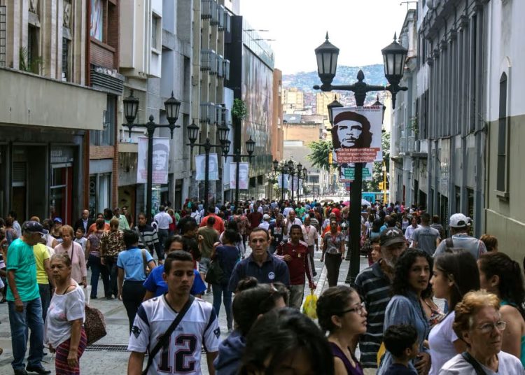 Las garantías, libertades y la democracia, en opinión de la ciudadanía, también son una deuda pendiente.
