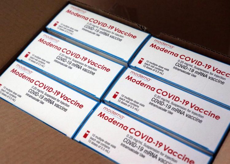 Cargamento de vacunas anticovid de la farmacéutica Moderna. | Janos Vajda, EFE.