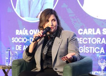 Carla Solano, de DP World, participó en el panel “República Dominicana en el mapa logístico”, del Foro Económico elDinero 2025.