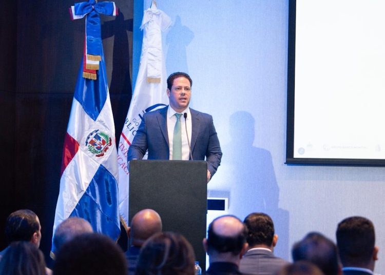 El ministro del Mived, Carlos Bonilla, resalta que en cinco años ha construido y entregado más de 20,000 viviendas.