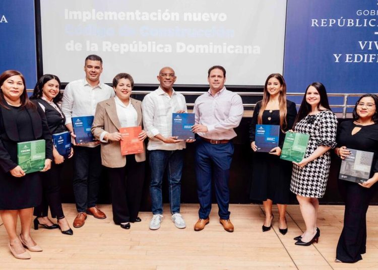 La laboración del Código se desarrolló en varias fases que incluyeron revisión técnica, consultas públicas y socialización con actores clave del sector construcción.