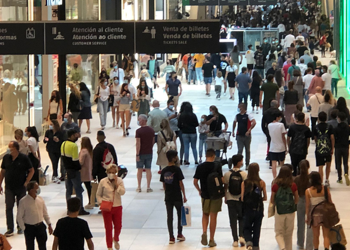 Los centros comerciales han vuelto a bullir de clientes desde México a Chile. | Fuente externa.