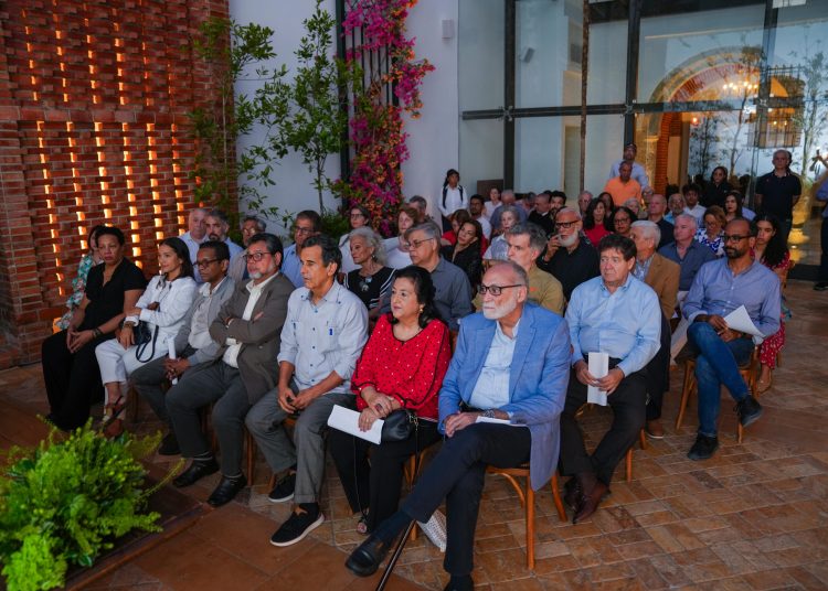 El centro ha recibido la visita de representantes de los sectores cultural, institucional, empresarial, diplomático, comunitario y deportivo.