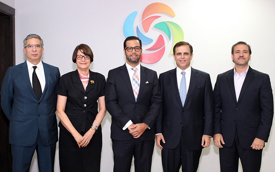 Luis Rafael Pellerano, Aura Celeste Fernandez, Manuel Luna, Jochi Vicente y Jordi Portet.