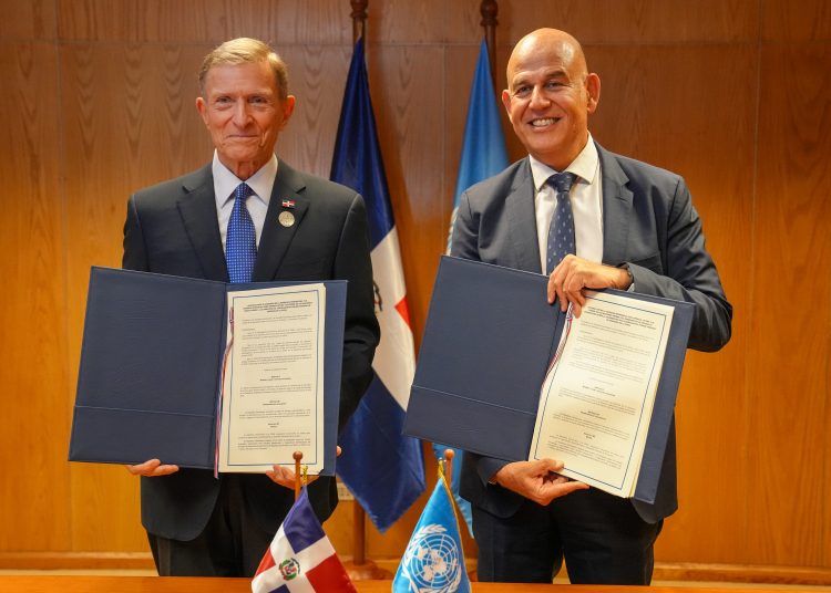 Firma del acuerdo que designa a República Dominicana como sede de la reunión de la Cepal en 2026.