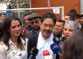 Iván Cepeda ejerció su derecho al voto en Bogotá durante la segunda vuelta presidencial de Colombia.