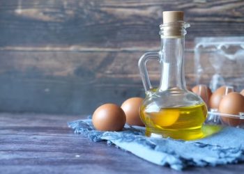 Según vendedores, la reducción del precio de los huevos se debe al conflicto que mantiene República Dominicana con Haití por la construcción del canal que tomaría agua del río Masacre. - Fuente externa.