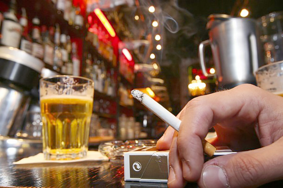 cerveza y cigarro consumidores dominicanos