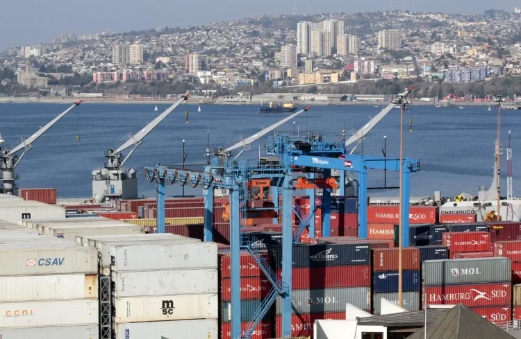 La producción de bienes en Chile cayó 0.2% en términos anuales, resultado "incidido por la menor producción de la minería y del resto de bienes".